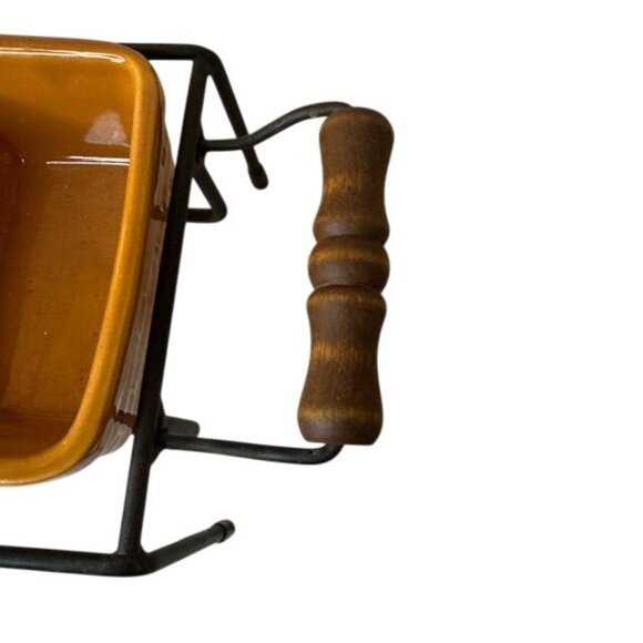 Set Of 3 Ceramic Yellow Serving Dishes With Metal Rack & Wooden Handles - Picture 3 of 8